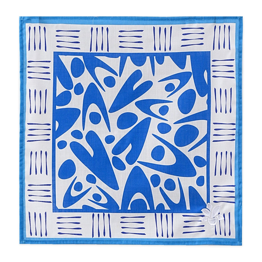COCOLILI Blue Maumbo Tribal cotton napkin with abstract shapes and a patterned border, 45 × 45 cm.